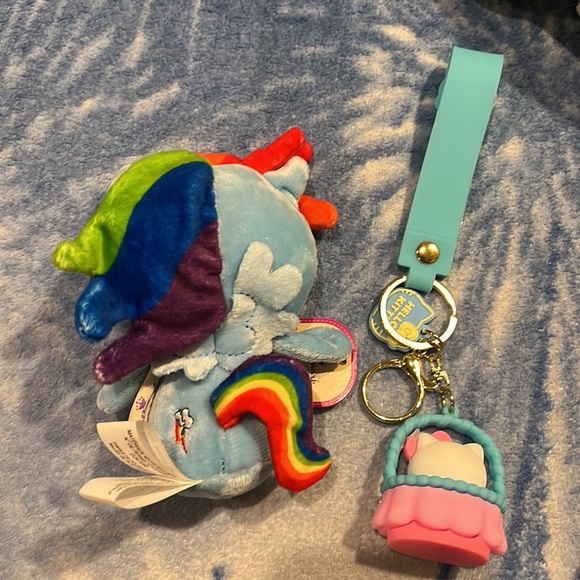 Rainbow dash itty bitty toy and Hello Kitty keychain - Picture 2 of 4